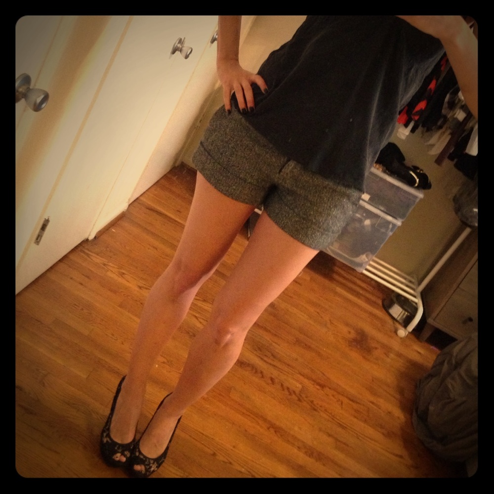 Cute harrigbone shorts with a shimmer B06
